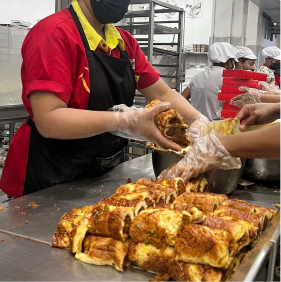 Proses pembuatan menggunakan mesin canggih